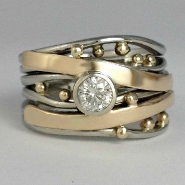 ROYAL | Anillo vintage dorado con circonitas incrustadas