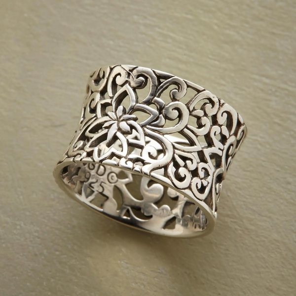 BONNIE | Anillo vintage de plata con diseño calado